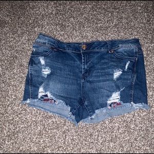 Maurices Jean shorts size 11/12.